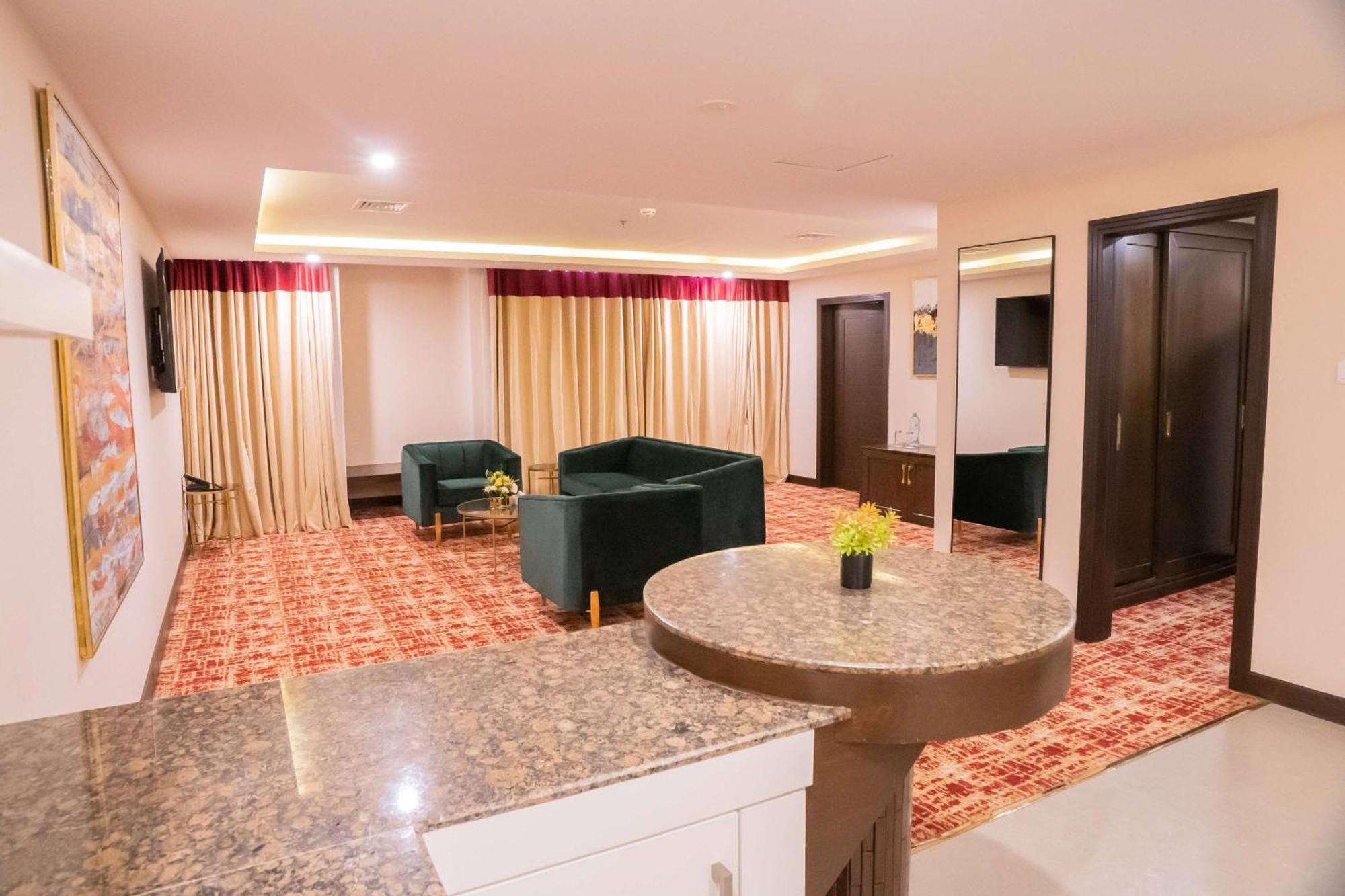 Ramada By Wyndham Murree Lower Topa Resort ภายนอก รูปภาพ